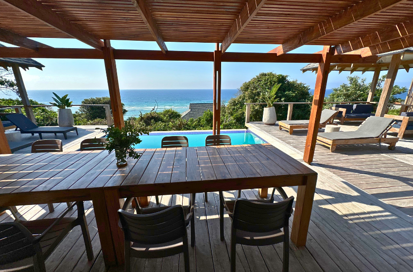Outside dining area Makana 3A Ponta Mamoli