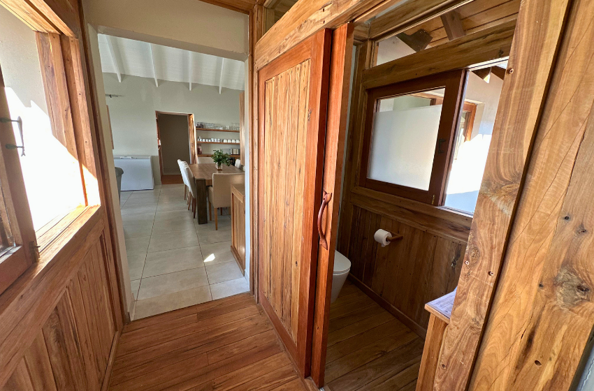 Guest toilet Makana 3A Ponta Mamoli