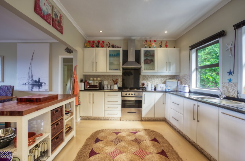Full view of kitchen at Campismo Ninho 40 in Ponta Malongane