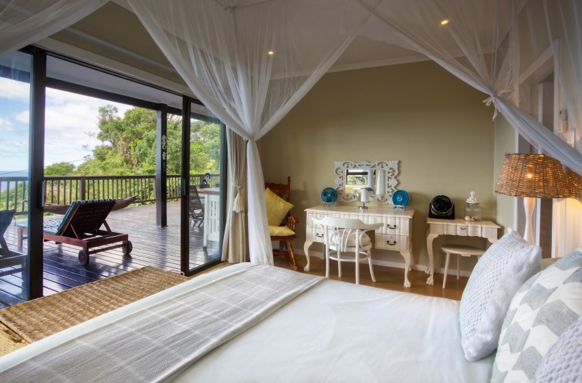 Bedroom with sea view at Campismo Ninho 40 in Ponta Malongane