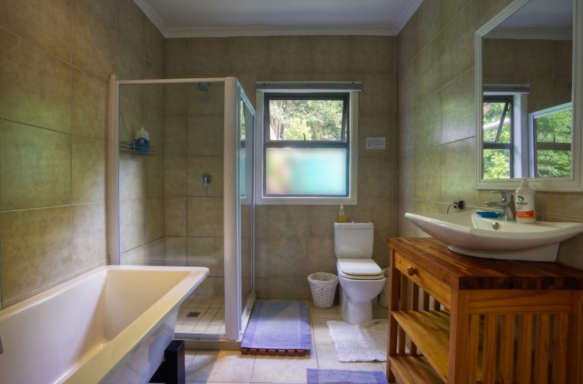 Full bathroom at Campismo Ninho 40 in Ponta Malongane
