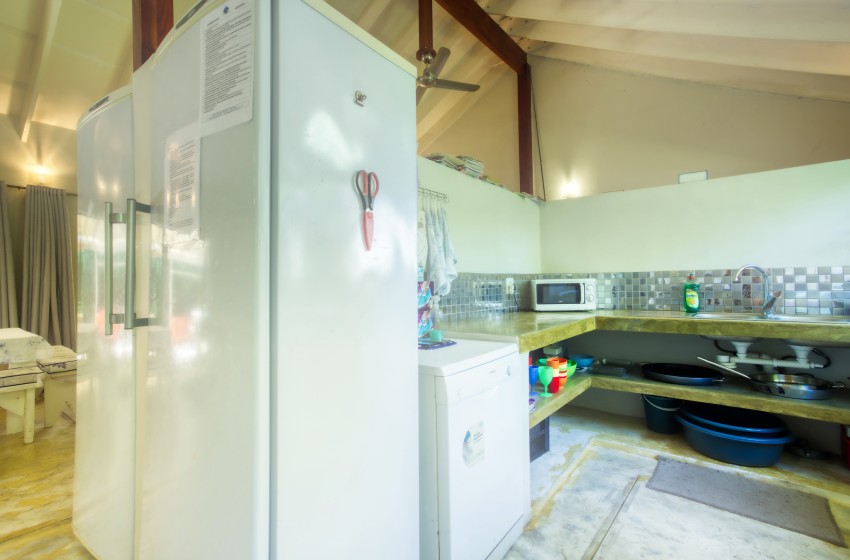 Scullery at Baleia Azul 26 in Ponta Mamoli