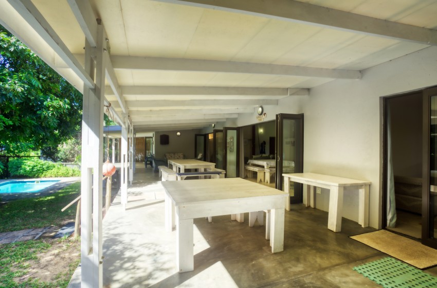 Patio with dining area at Baleia Azul 26 in Ponta Mamoli