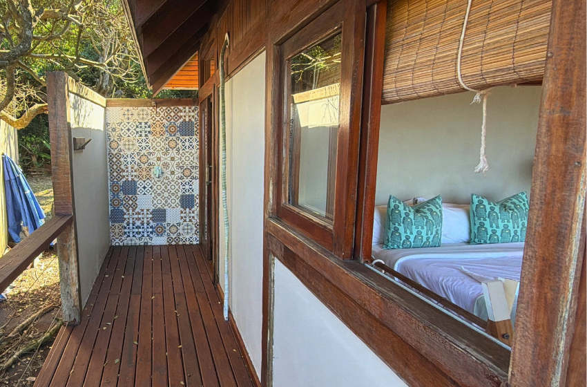 Outdoor shower outside bedroom 2 at Aloha 17 in Ponta Mamoli
