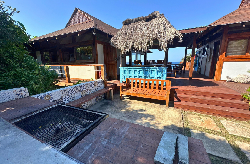 Exterior of Aloha 17 in Ponta Mamoli