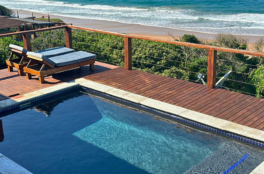 Swimming pool with sea view at Aloha 17 in Ponta Mamoli