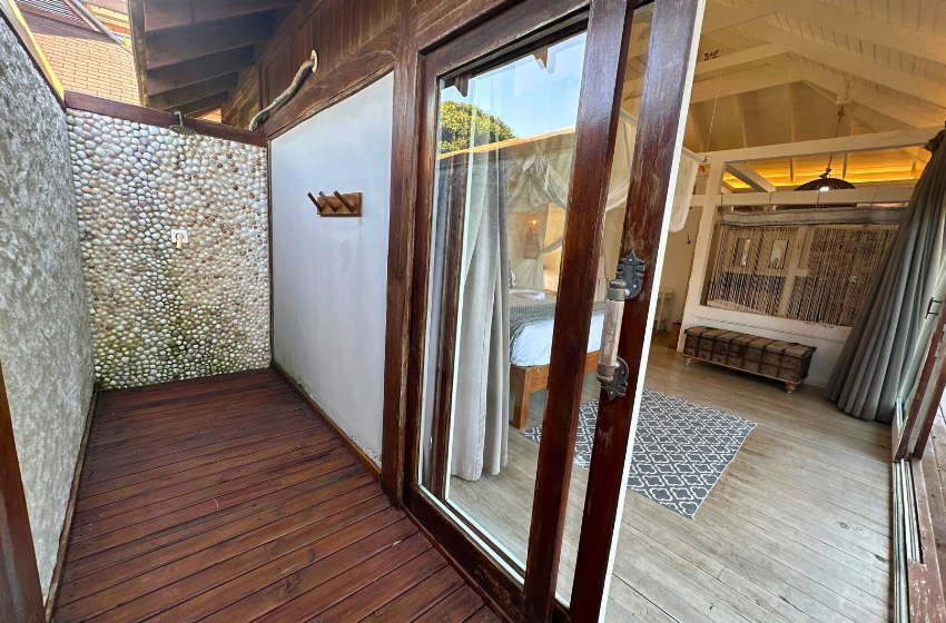 Outdoor shower outside bedroom 1 at Aloha 17 in Ponta Mamoli