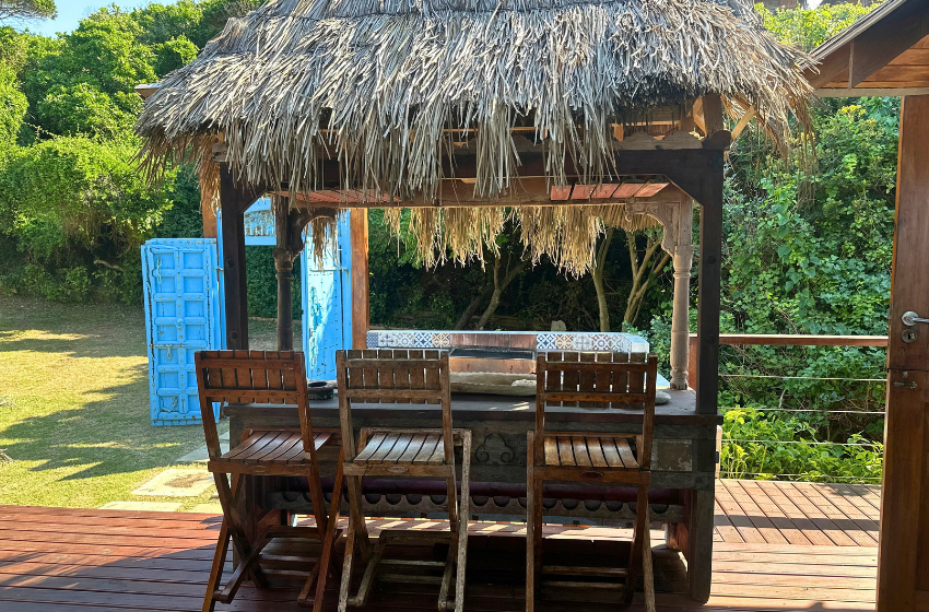 Outside dining area at Aloha 17 in Ponta Mamoli