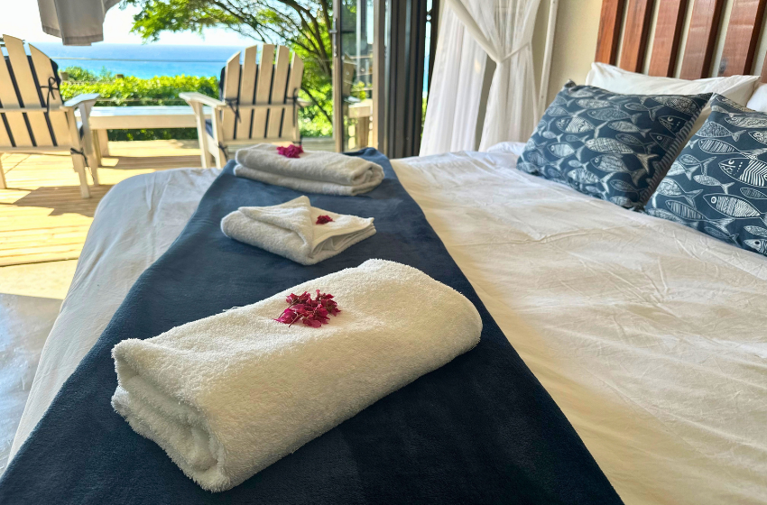 bedroom 2 with sea view at Baleia Azul 11 in Ponta Mamoli