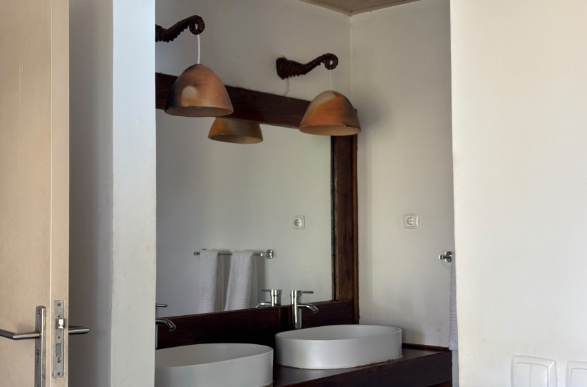 main bedroom bathroom at Surfers spot in Ponta do Ouro