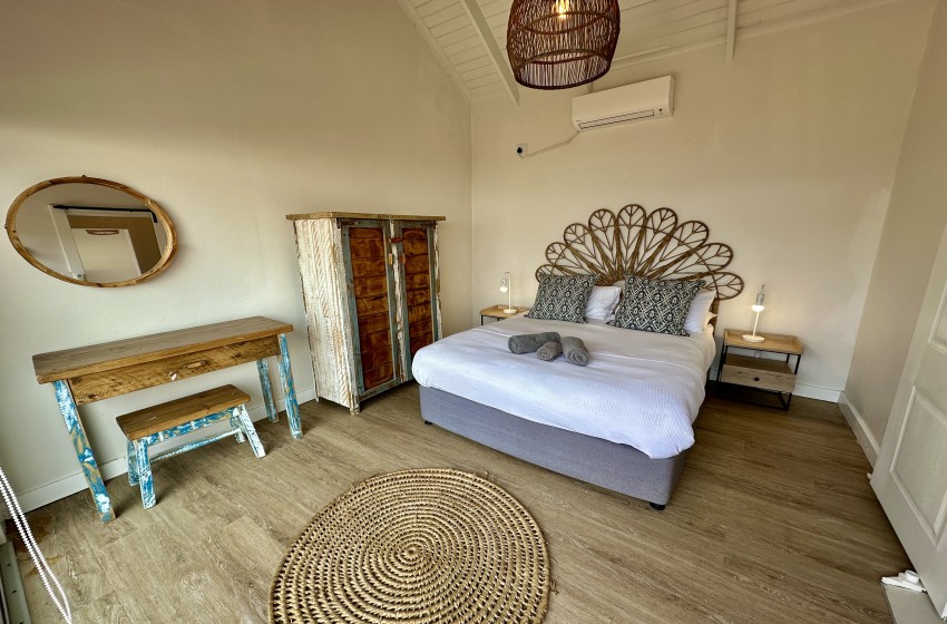 bedroom 2 with vanity at Wakene 5 in Ponta Malongane