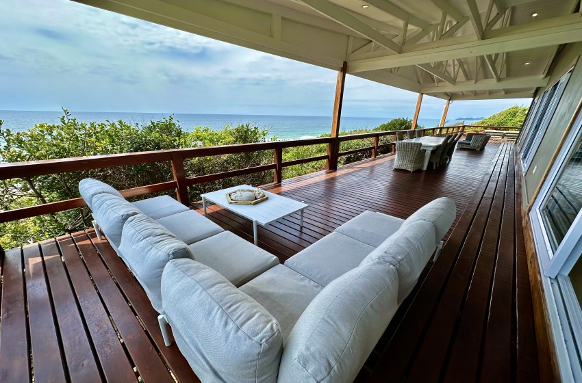 lounge seating on deck at Wakene 5 in Ponta Malongane