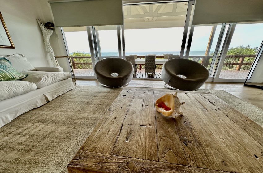 lounge with sea view at Wakene 5 in Ponta Malongane