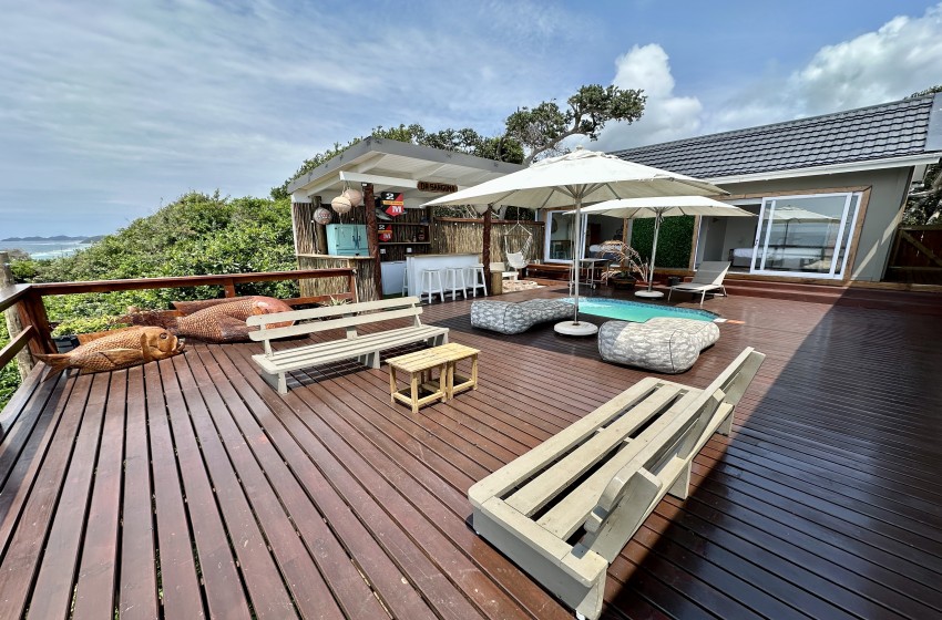 exterior entertaining area at Wakene 5 in Ponta Malongane