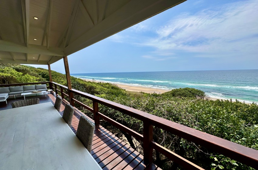 deck with sea view at Wakene 5 in Ponta Malongane