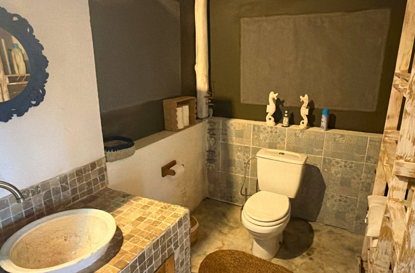 bathroom at Baleia azul beachfront tent 7 in Ponta Mamoli
