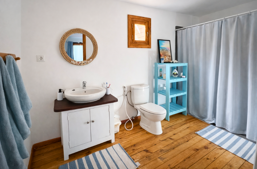 bathroom 1 at Salt and Sun in Ponta Malongane