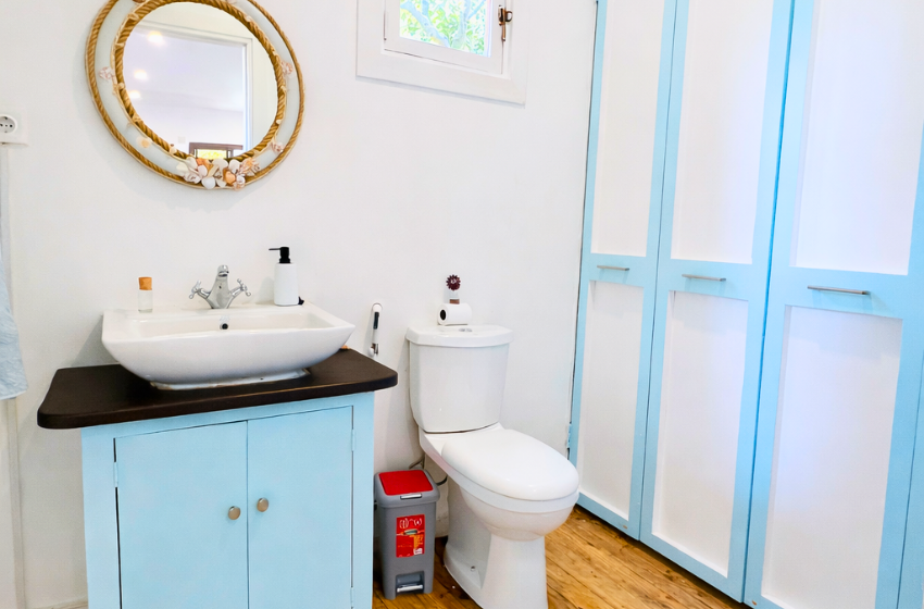 bathroom 2 at Salt and Sun in Ponta Malongane