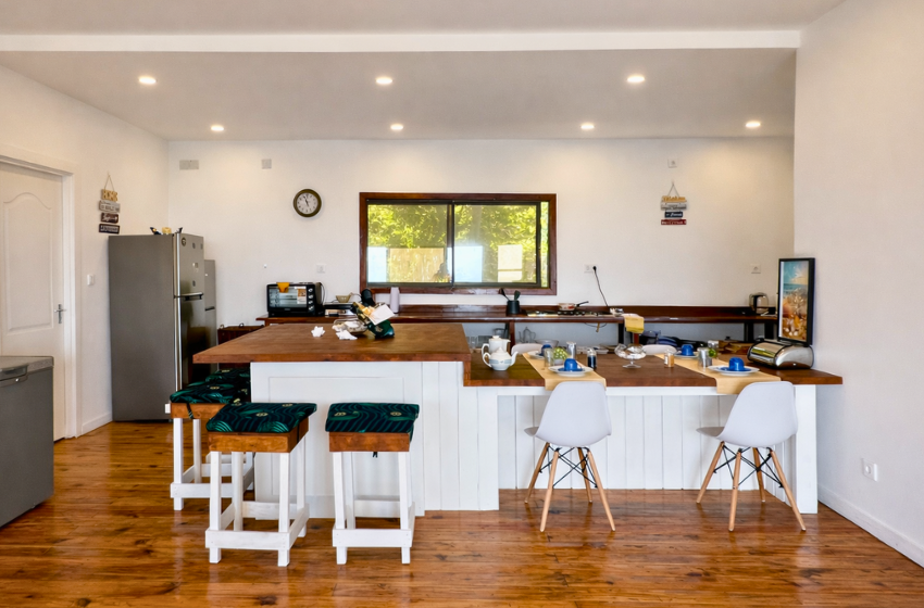kitchen with bar stools at Salt and Sun in Ponta Malongane