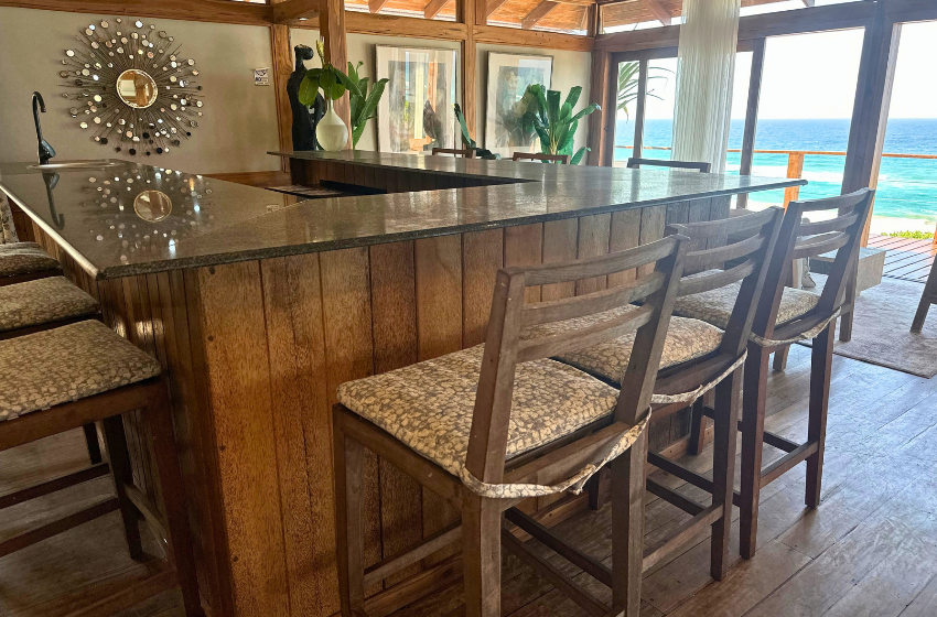 bar with sea view at Aloha 5 in Ponta Mamoli