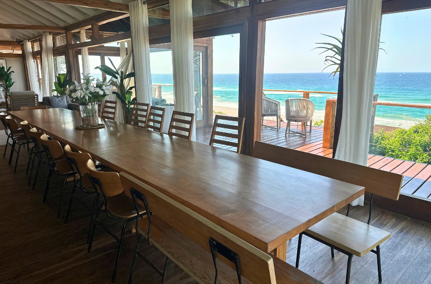 dining area with sea view at Aloha 5 in Ponta Mamoli