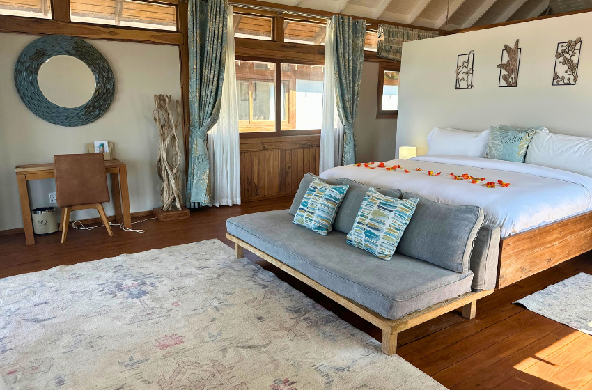 bedroom 3 with couch at Aloha 5 in Ponta Mamoli
