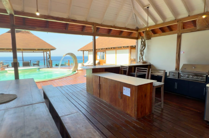 outside kitchen area at Aloha 5 in Ponta Mamoli