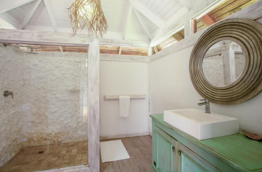 bathroom 3 at Aloha 7 in Ponta Mamoli