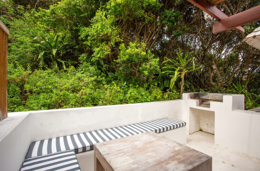 braai area at Aloha 7 in Ponta Mamoli