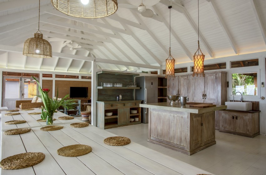 open plan kitchen at Aloha 7 in Ponta Mamoli