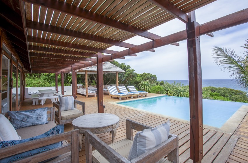 outside lounge at Aloha 7 in Ponta Mamoli