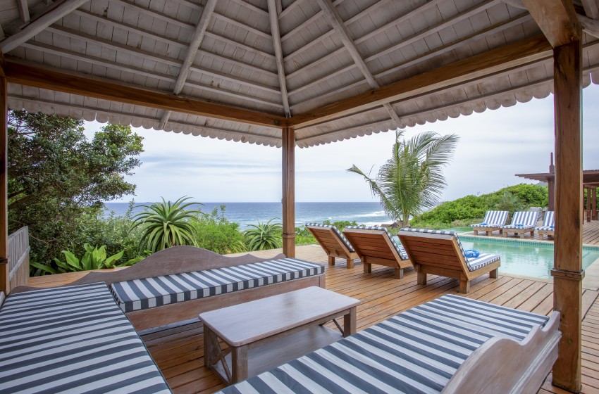 gazebo with seating at Aloha 7 in Ponta Mamoli